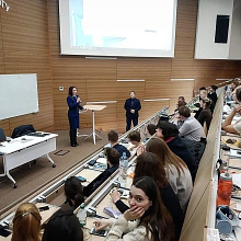 Представитель Общественного совета при региональной полиции обсудил проблемы коррупции и распространения наркотических веществ с тюменскими студентами